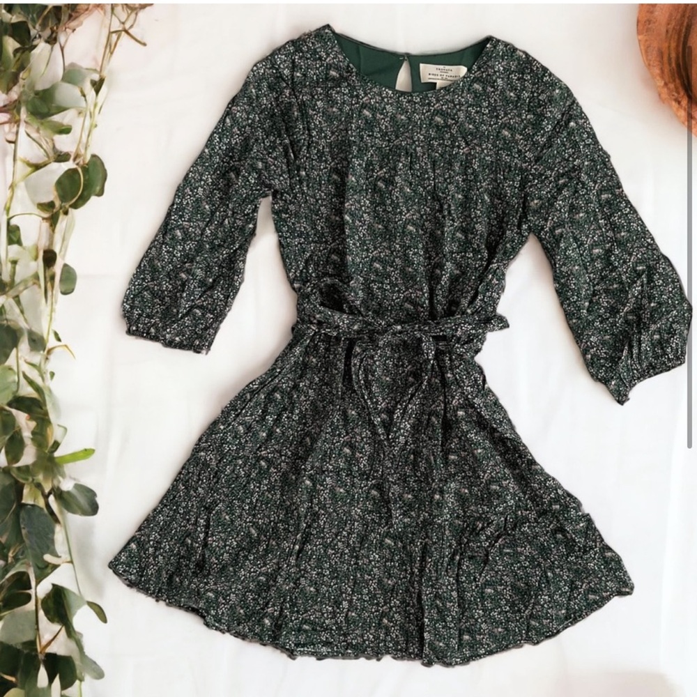 Trovata Birds of paradis Nia Short Tiered Dress in Moss Ditsy small tie waist